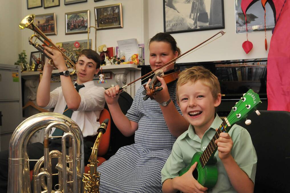 TRY AN INSTRUMENT: Callum Houlham, left, Abigail Kelly and Jack Mitchell are looking forward to the chance to try out some instruments tomorrow at Tamworth Regional Conservatorium of Music.
Photo: Geoff O’Neill 250314GOC01