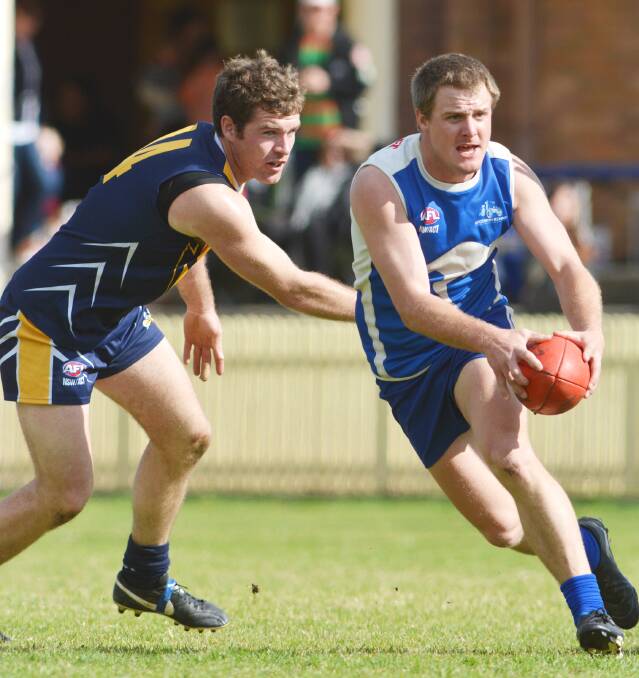 Narrabri’s Dan Nixon can only watch as the Roos’ Matthew Hodge shapes to kick one of his four goals last week. Hodge is a big-game player and will enjoy the extra room at Varley Oval. Photo: Barry Smith 300814BSD27