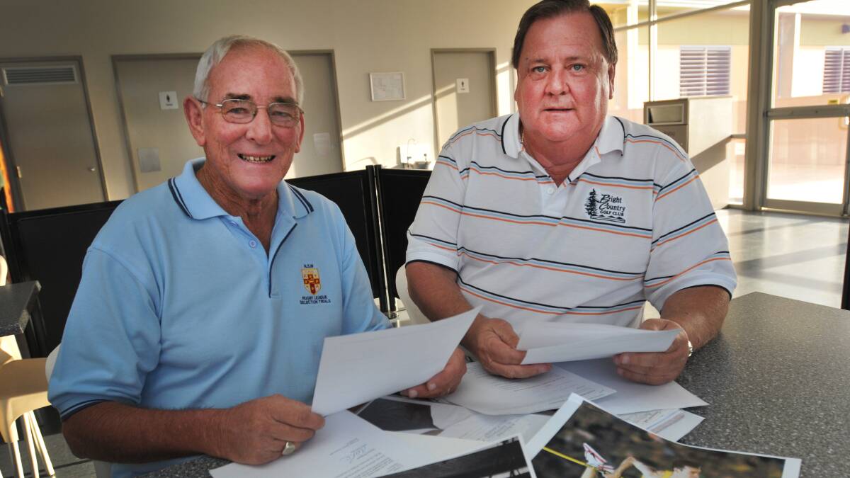 Ron Surtees (left) and Wally Franklin continue the identification process for Tamworth’s Hall Of Fame.  
Photo: Geoff O'Neill 080414GOB01