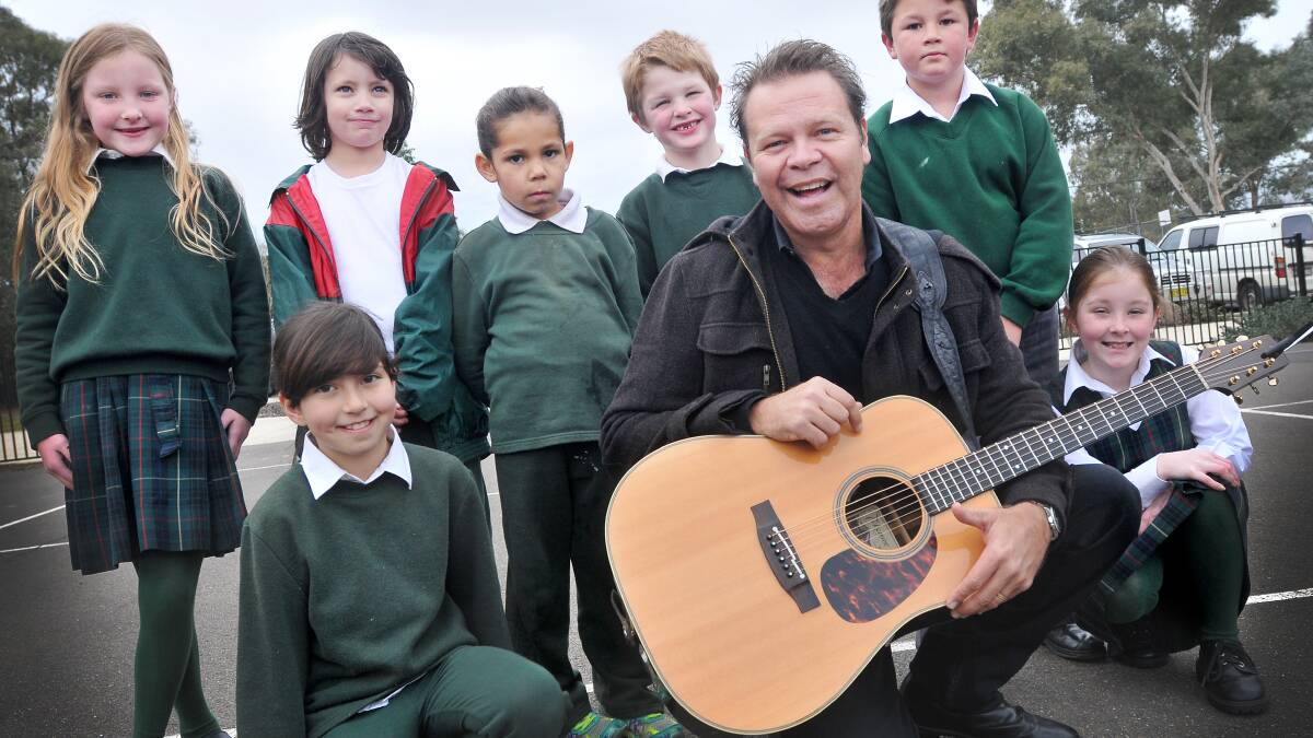 MASTER CLASS: Country music artist Troy Cassar-Daley was at the top of the class with the students at Hillvue Public yesterday, including from left, Holly Schlenert, Victoria Bishop, Tashaya Haines, Kyran Schlenert, Tyson Barnes, back, and in front, Sarah Power and Kida Schlenert.  Photo: Gareth Gardner  240714GGA03