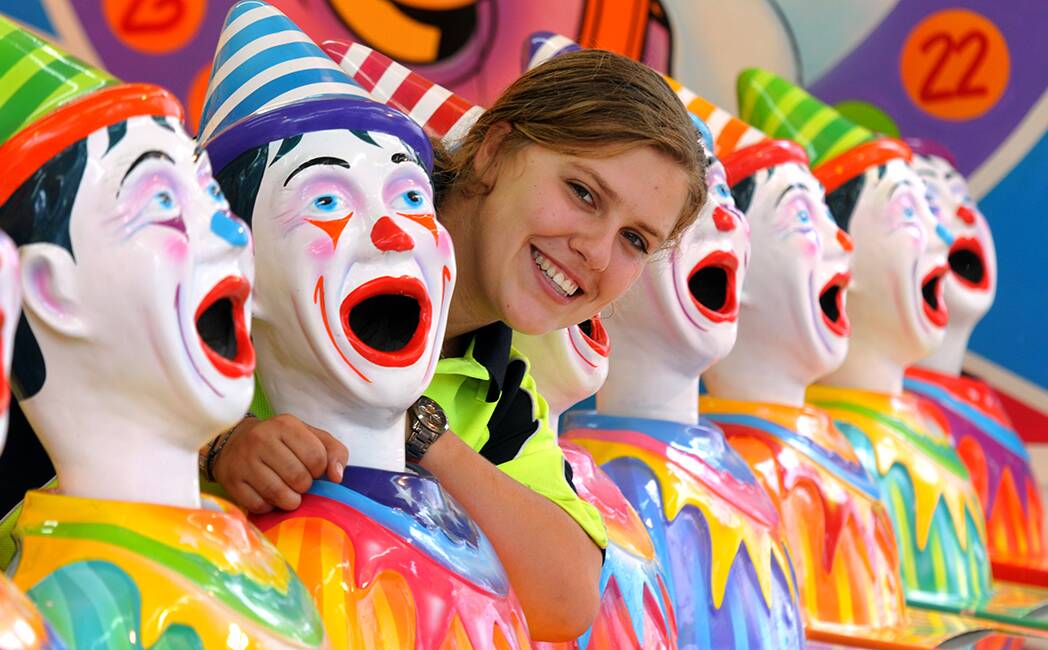 CLOWNING AROUND: German backpacker Katharina Schwarz prepares the smiling clowns for their close-up yesterday in readiness for the Tamworth Show. Photo: Geoff O’Neill 270314GOA01