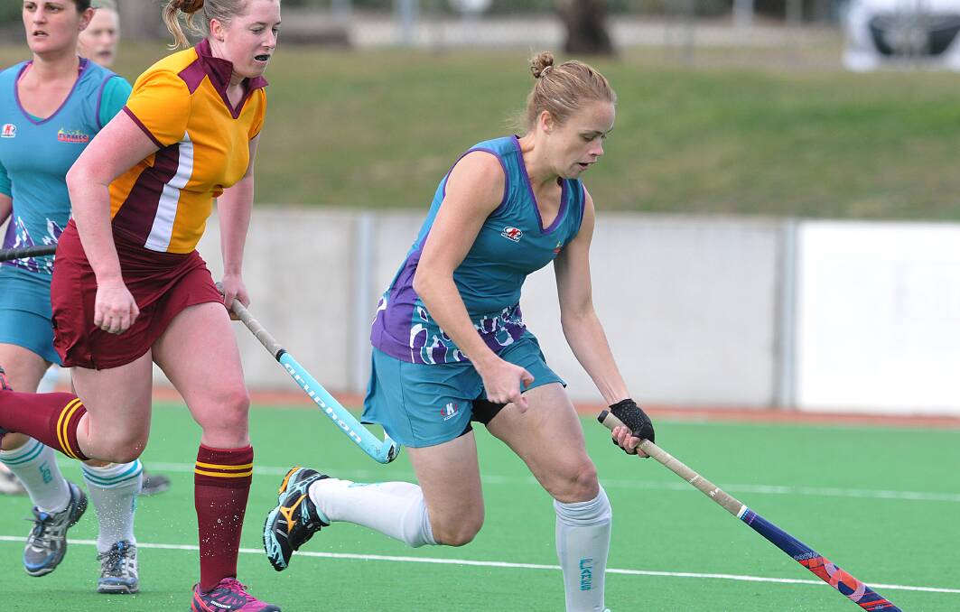 Tudor Wests’ Esther Griffiths gives chase to Flames’ Mel Allen during their clash on Sunday. Both were among their sides’ best. 
Photo: Geoff O’Neill 290614GOC02