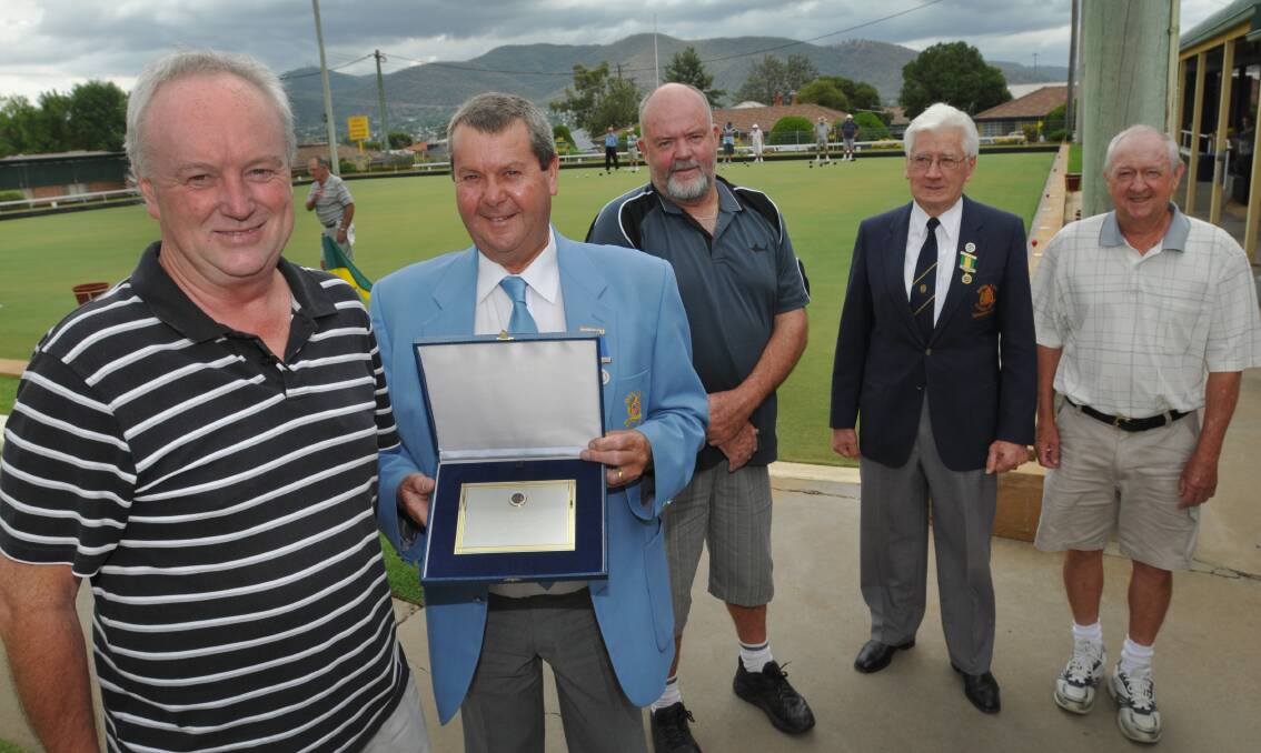  The Leader’s Sports Editor Geoff Newling (left) receives his Best Bowls Media Coverage in NSW Award from Zone 3 State Councillor Greg Wilkins with (from left after Wilkins) CNDBA’s Phil Johnson, Rob Key, and Gordon Cheney at South 
Tamworth Bowling Club. Photo: Geoff O’Neill 190214GOD01