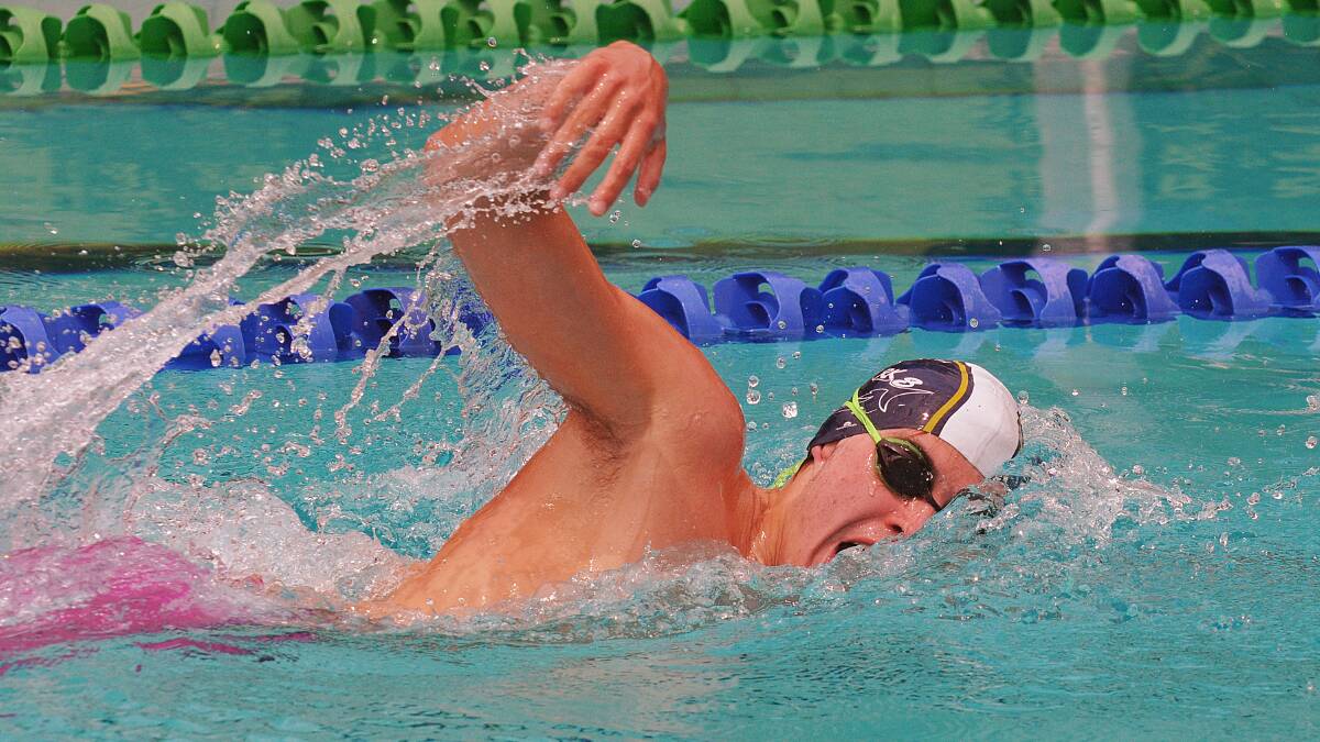 Tamworth City’s Jayden Gimbergh cleaned up the Dash for Cashes at Gunnedah on the weekend.  Here he’s competing in the 400m freestyle. Photo: Geoff O’Neill 061214GOD02