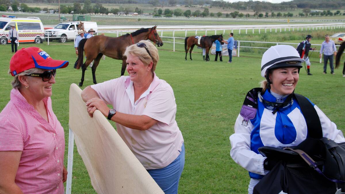 Inverell Cup winners Sue Grills (left) and Sophie Young (right) share a joke with Tamworth trainer Lesley Jeffriess after Grills and Young had won the Inverell Cup with Monashee Woods. Today Grills saddles up Jet Style and Keep It Danish in the Glen innes Cup while Young rides last year's runner-up Sambora.  Photo: Geoff Newling  010115GAN05