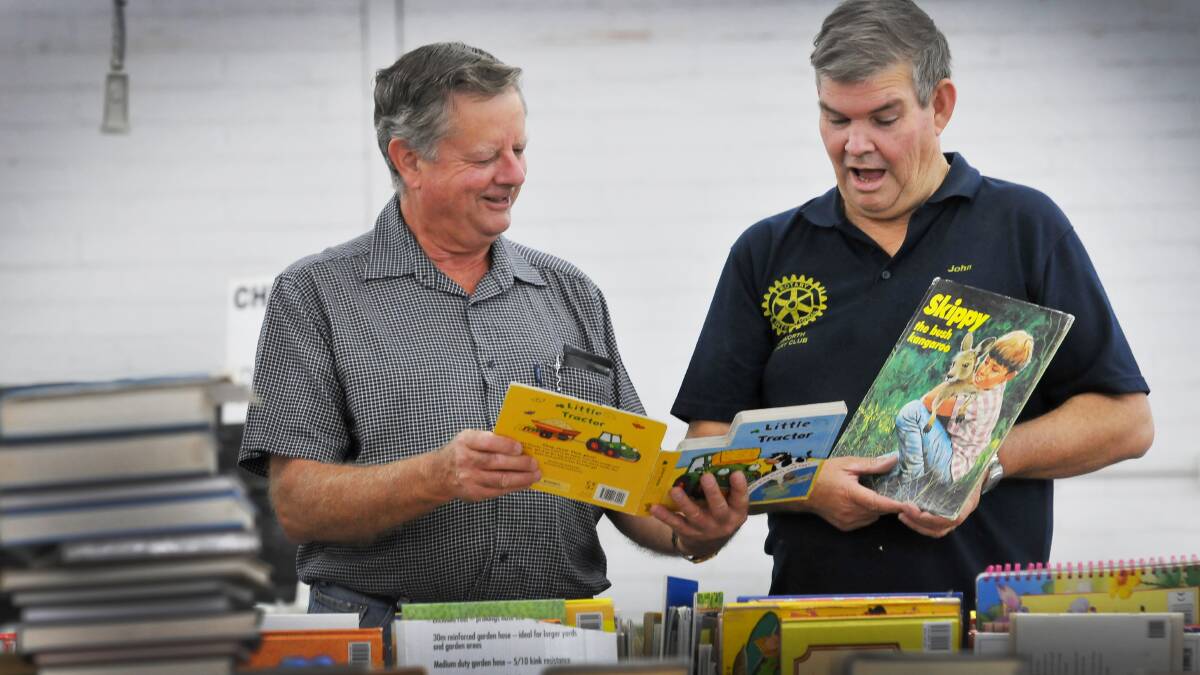 WOW – LOOK AT THAT: Rotarians Max Hogg and John Nash check out the kids’ books at the Rotary Book Sale 290414GGG01