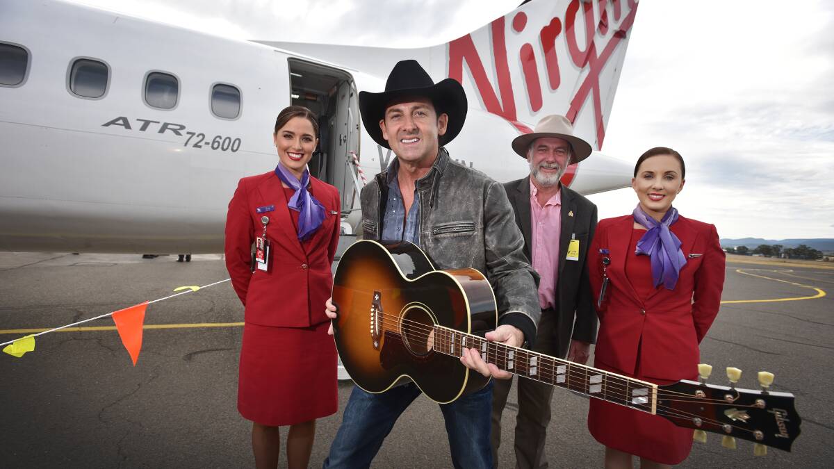 VIRGIN ARRIVAL:
 Virgin Australia flight crew Zoe Burton and Crystal Franklin with country singer Lee Kernaghan as Tamworth Regional Council acting mayor Russell Webb welcomes them to the Country Music Capital. Photo: Geoff O’Neill 250515GOC08