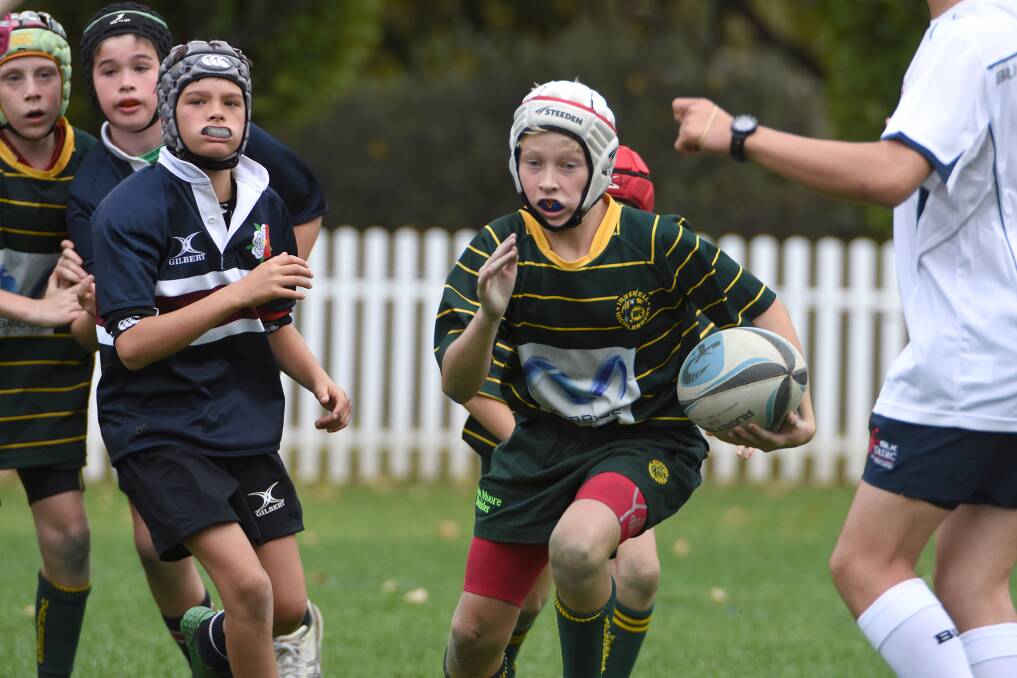 Inverell’s Finley Butler spies an opening against Tudor House in last weekend’s TAS carnival. He could be back at Armidale next month for NSW Junior Championships. Photo:  pixonline.com.au