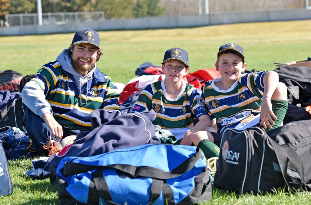 New England U12s (from left) Bruin Hutchings (assistant coach), Hamish Pearce and Liam Stuart take a break during the weekend’s Country Junior Championships played in Armidale. Photo: Geoff O’Neill 240515GOC12