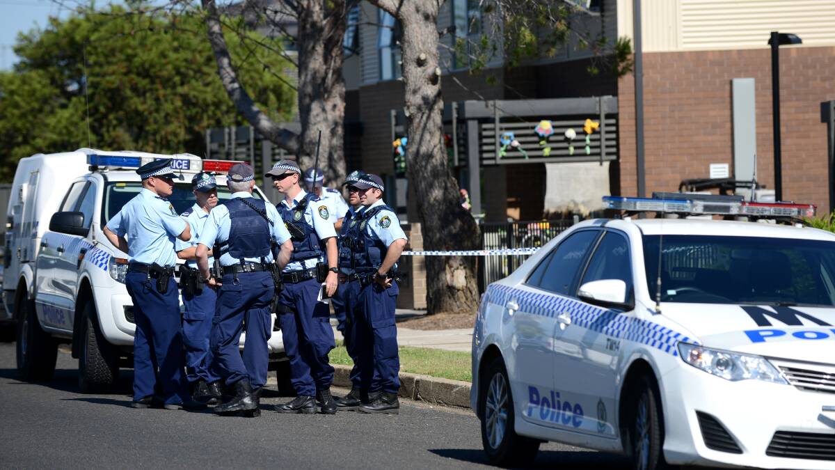 STANDING TRIAL: Police at the scene of the alleged stabbing at a Robert St unit block on December 18 last year. Photo: Barry Smith 181213BSA21