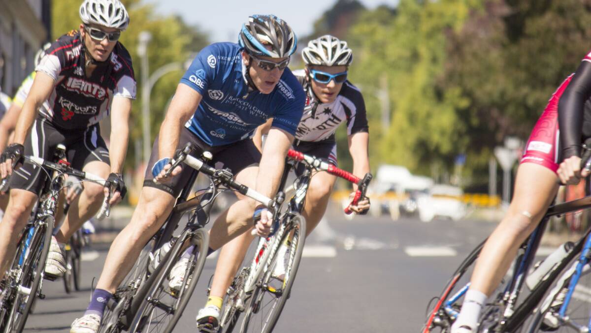 Darren Traill at full tilt into a corner and on his way to winning the B grade event at the Armidale Autumn Festival Criterium. Photo courtesy of Gavin Inglis