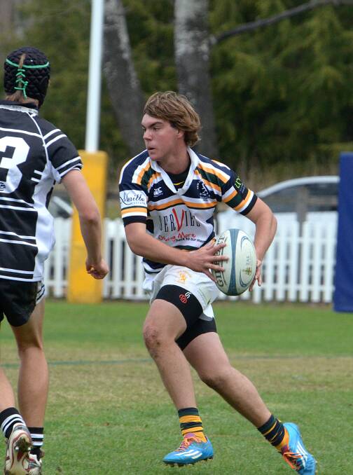 New England U16s’ only player not from TAS, O’Connor High centre Lochlan Elks, looks to spark the attack against Mid North Coast.