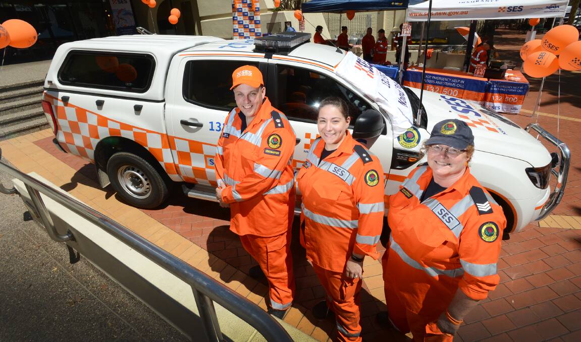 HARD TO MISS: Local SES volunteers thanked on Wear Orange Wednesday yesterday included, from left, Namoi Region deputy region controller Heath Stimson, Tamworth deputy unit controller Linda Bridges and deputy officer for recruitment and community education Trish Orchard. Photo: Barry Smith 121114BSA01