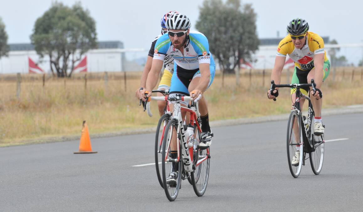 Mitch Carrington leads Alan Spokes (obscured) and John Saunders before winning Sunday’s  combined Tamworth A and B Grade criterium. Photo: Gareth Gardner  160214GGA03