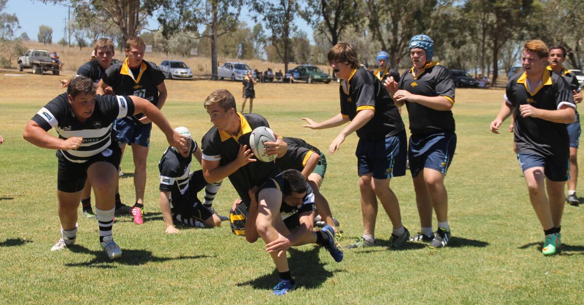 Micah Scarth scoots around the Tamworth 18s defence during the Northern Inland U17s game against them last Sunday. Scarth will be one of their key 
players against Sydney South Harbour.
