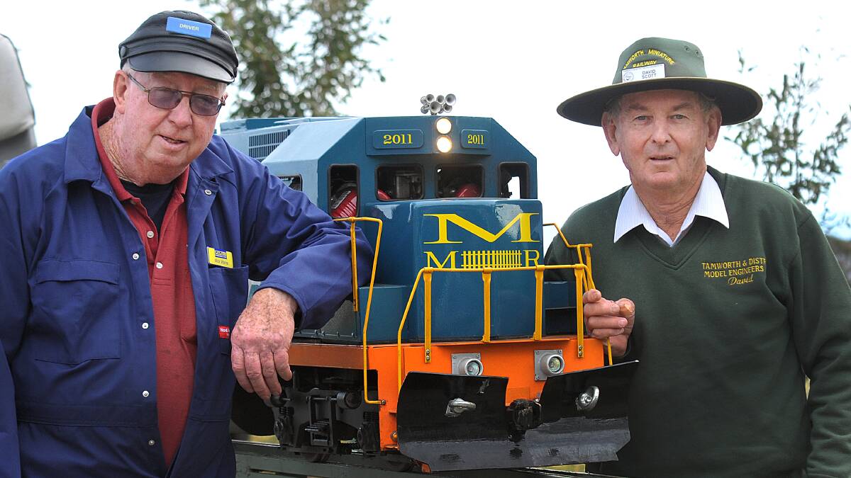 CELEBRATIONS: Mick Warne of the Mooroolbark Miniature Railway Club 
letting off steam with Tamworth and District Model Engineers president David Scott next to Mick’s GP38 engine. Photo: Geoff O’Neill 130614GOB01