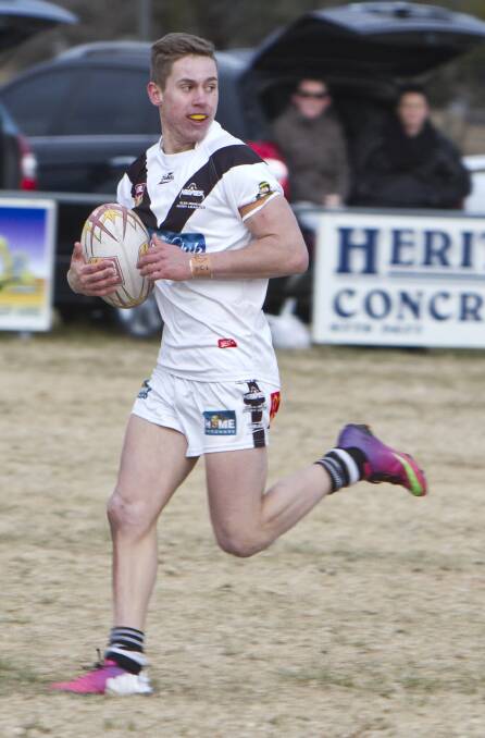 Jayden Ehsman on his way to his end-to-end try against Uralla on the weekend. 
Photo: John Hamilton