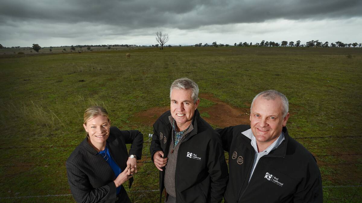 RURAL ISSUES: First National chief executive Ray Ellis, centre, flanked by Tamworth principals Margo Taggart and David Doherty at the rural real estate agents muster. Photo: Gareth Gardner 070716GGC01