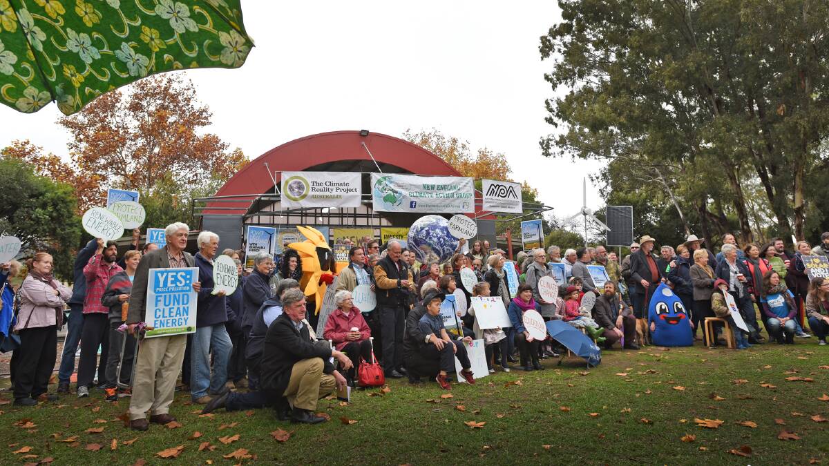 Climate change campaigners were not deterred by the wet and cold weather in Tamworth. 050616GGE01