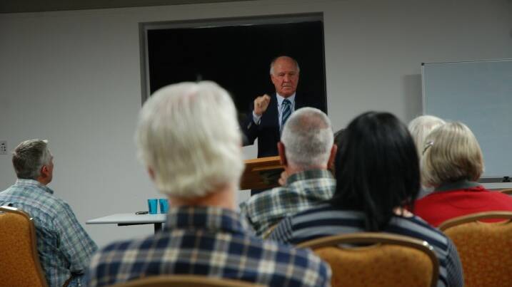 CAMPAIGN TRAIL: New England independent candidate Tony Windsor addresses around 45 attendees at the Tenterfield Bowling Club on Thursday night.