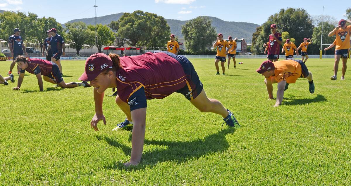 Bailey Lennox leads the crawling drill at Jack Woolaston Oval from Tom Pickersgill and Brock Matthews. Photo: Geoff O'Neill 060216GOB02