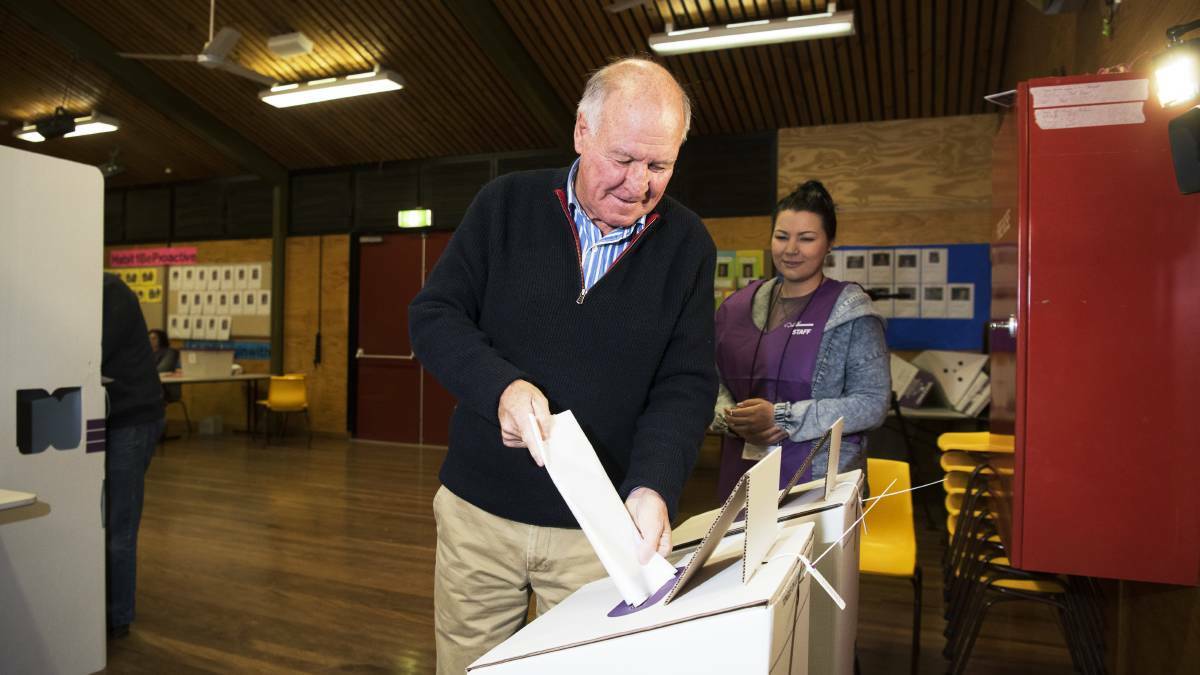 Tony Windsor votes in Werris Creek at 8am this morning.