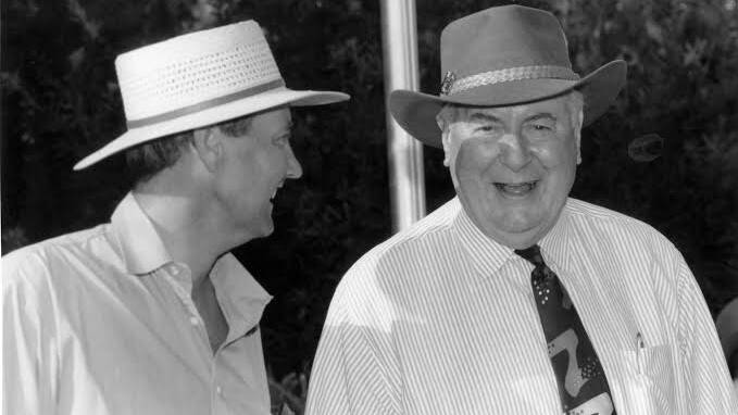 Tamworth pays tribute to Gough Whitlam