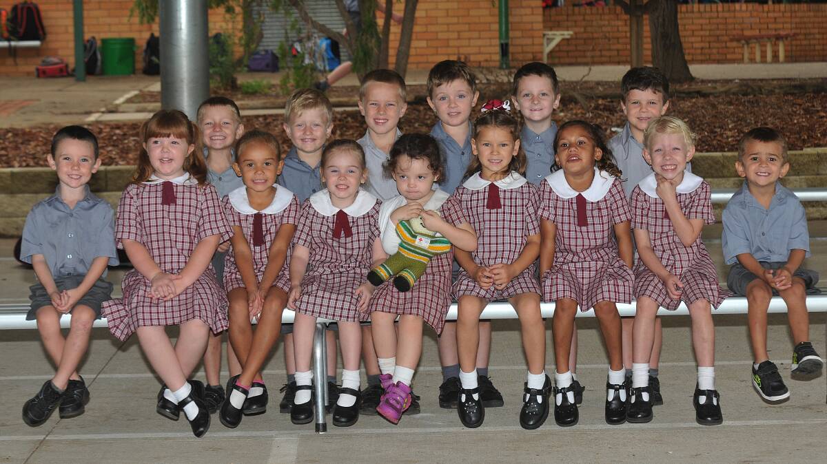 Oxley Vale Public School KM Front from left, Bailey Woods, Madison Boyd, Laci
Leslie, Alaanah Jerrett, Tyannah-May Barber, Mia Campbell, Sandra Saunders, Olivia Brookes-Young, Tyran Hughes; Back row, Levi Brown, Lucas Sharp,
Lucas Hancock, Levi Mannion, Riley Curry, William Lulham. Photo: Geoff O’Neill 200214GOA04
