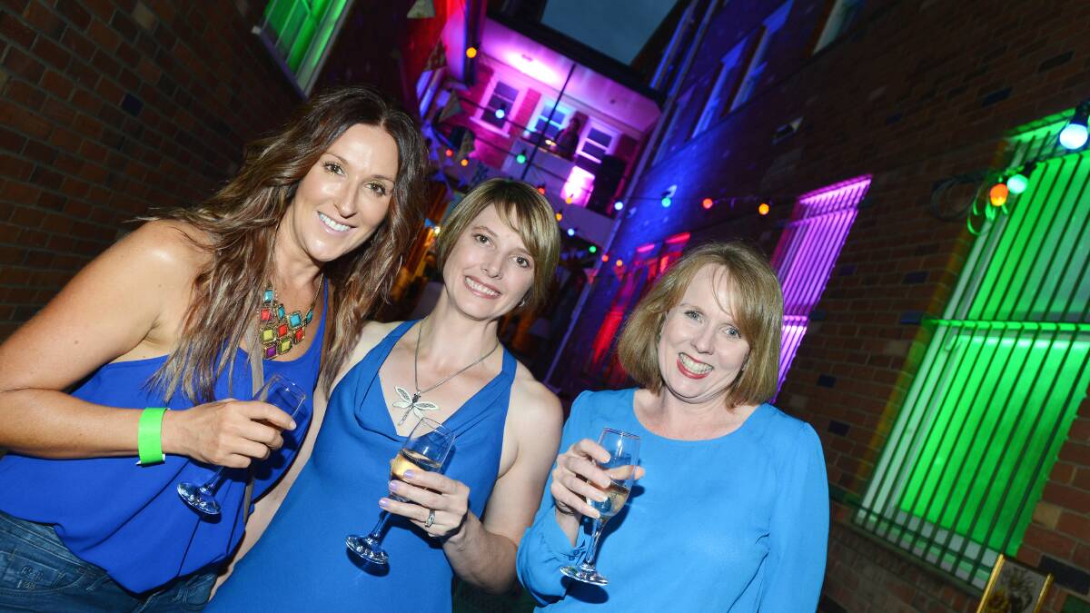 GALLERY:Thousands taste our local food and wines