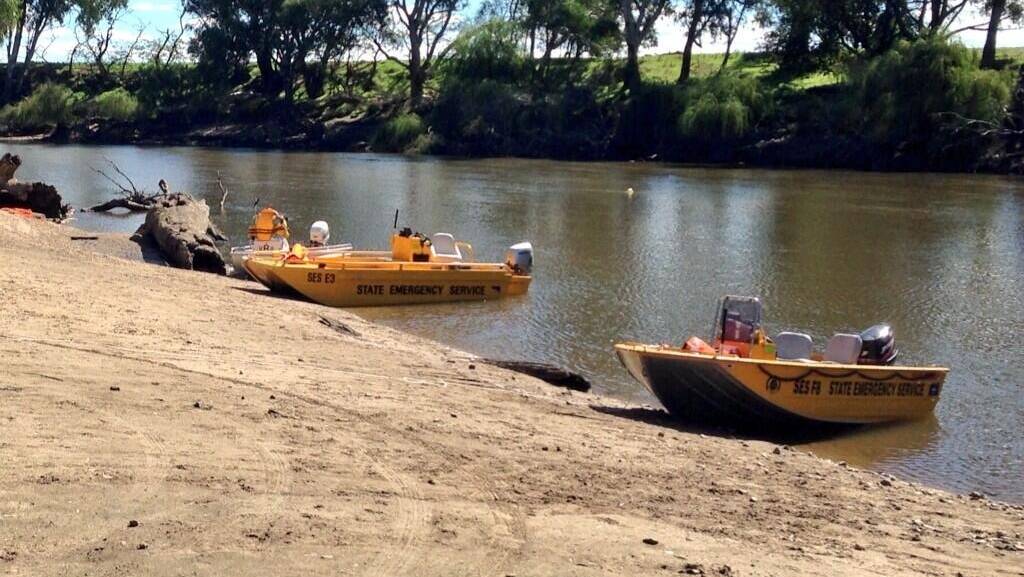 Emergency services are searching the Murrumbidgee River at Wiradjuri Reserve after a man disappeared on Friday night. Picture: Les Smith