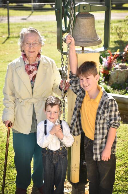 DING-DONG: Mavis Cooper, 83, finally got the chance to ring the school bell yesterday at Woolomin 
Public School’s Education Week activities. She’s pictured here with kindergarten student Joseph Sampson and Year 4’s William Fisher. Photo: Geoff O’Neill 300715GOA04