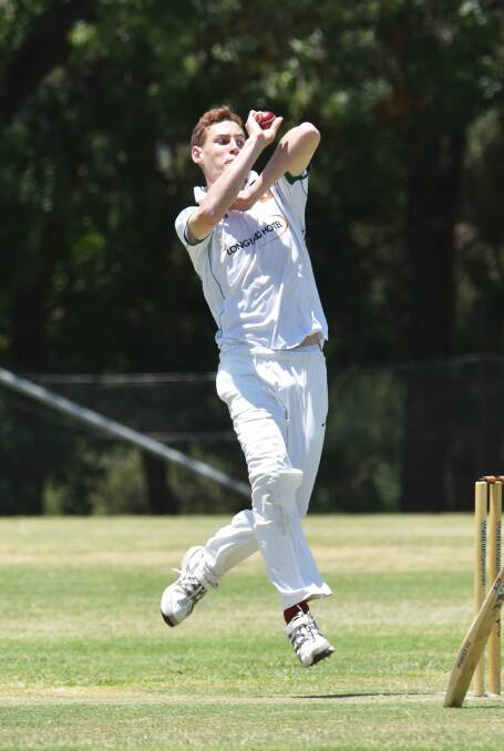 Bective-East’s Lachlan Davidson rips in against South 
Tamworth in last  Saturday’s first grade match. He finished with 0-23. The young paceman will lead Farrer in its Gleeson Shield semi-final against Narrabri today. 
Photo: Geoff O’Neill 211115GOC02