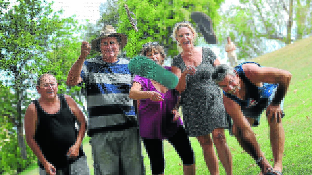 TOSSERS: These thong throwers get some practice but reckon the champs are out in force in Kootingal today for the Australia Day titles – from left, Stan Kozik  and Pud Corfe from Coffs Harbour, Tamworth’s Irene Kozik, and Dawn Stanfield and Dutchy Holland, also from Coffs. Photo: Gareth Gardner 220116GGC02