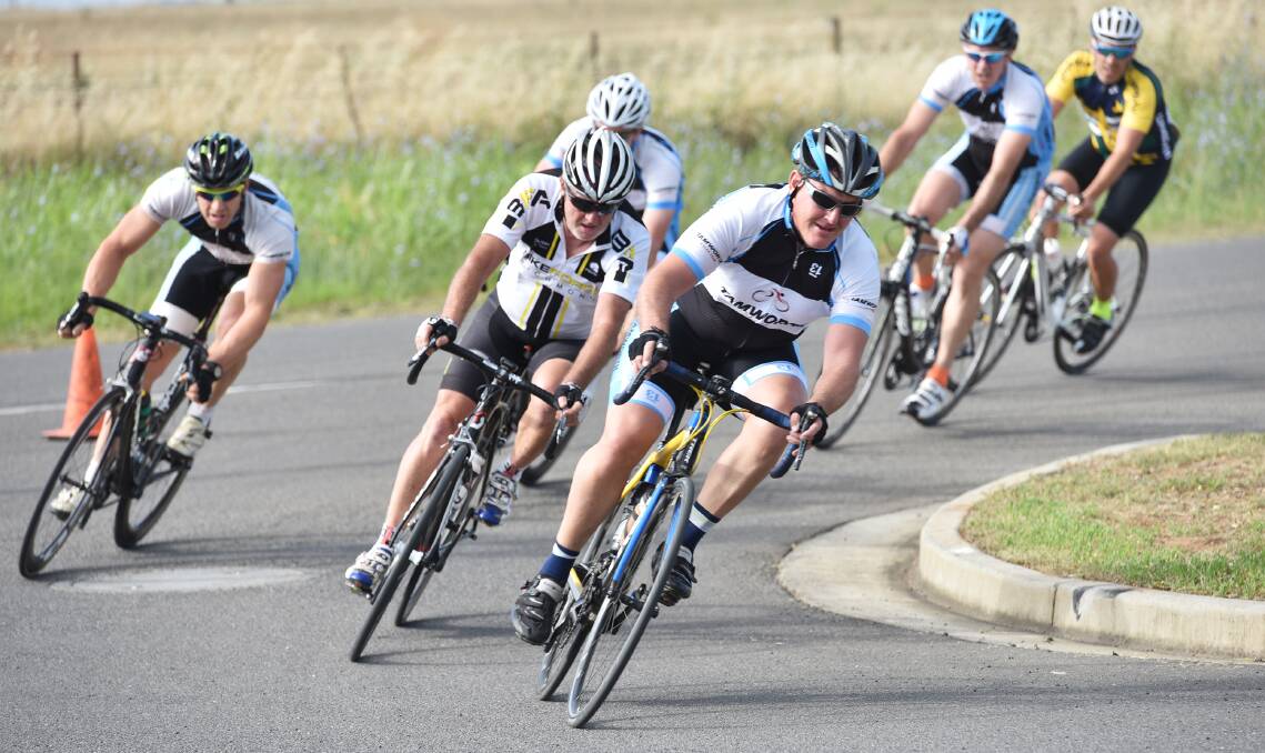 Allan Partlin leads his B Grade opponents into this turn in Sunday’s Tamworth Cycling Club criterium at Goddard Lane. Eventual race winner Dave Menzies is stalking Partlin with runner-up John Saunders circling wider in third. Photo: Geoff O’Neill 221115GOA01