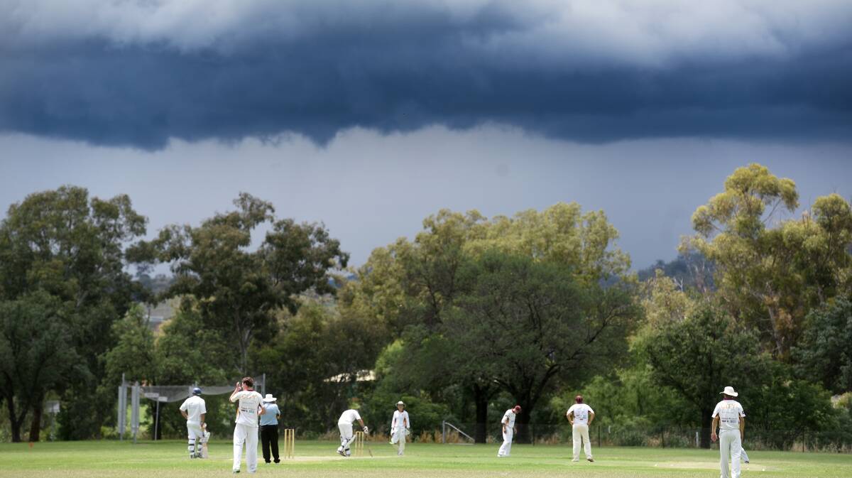 Playing before the storm at Dick Edwards Oval on Saturday. Photo: Gareth Edwards 141115GGD07