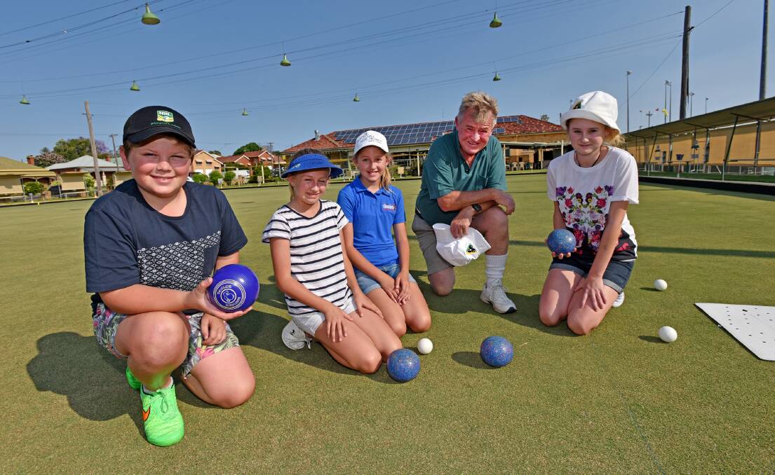 Junior bowlers (from left) Owen Bennett, Tara Stewart, Zoe Stewart and Kasey Cone (right) with coach Harry Wicks (second from right) at last week’s coaching session. Photo: Geoff O’Neill 211115GOC01