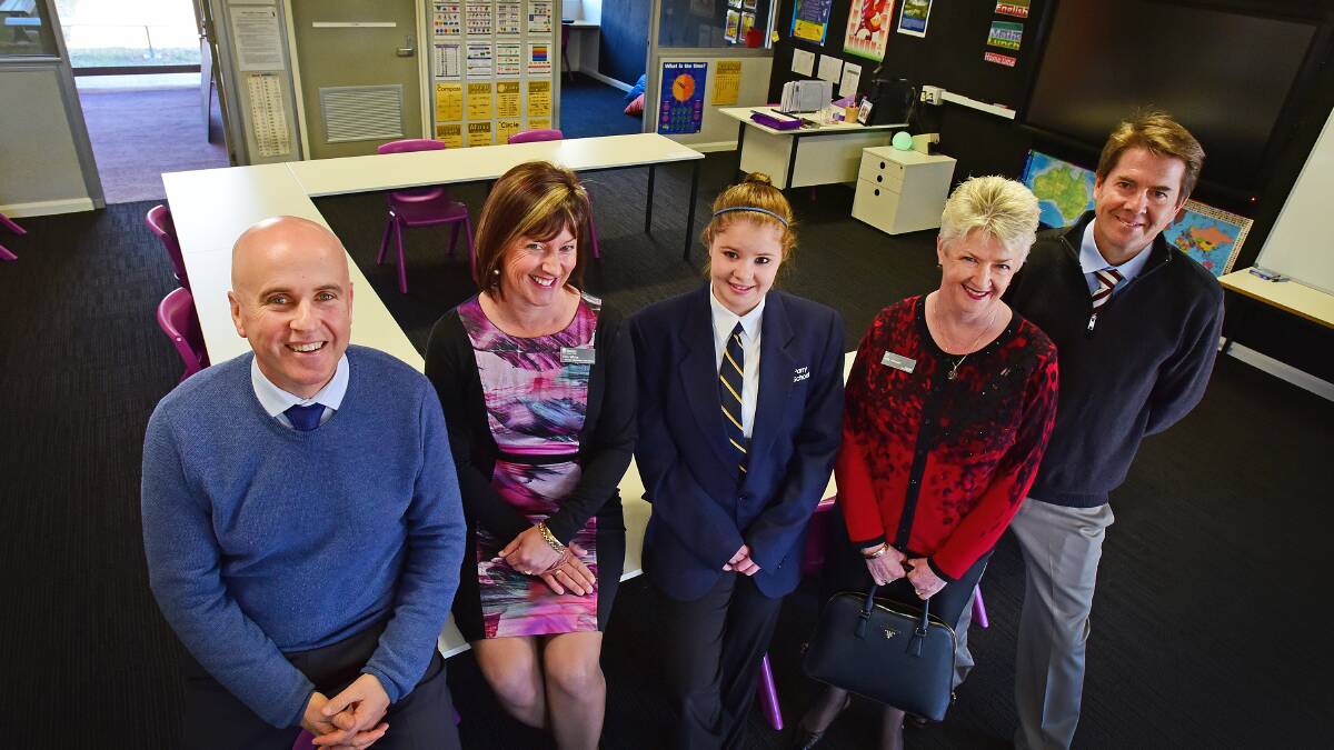 Education Minister Adrian Piccoli, pictured far left, with relieving principal Tina White, student Sarah Sheridan, principal Sally Hansen and Tamworth MP
Kevin Anderson in one of the Parry School classrooms yesterday. Photo: Gareth Gardner 010915GGA04