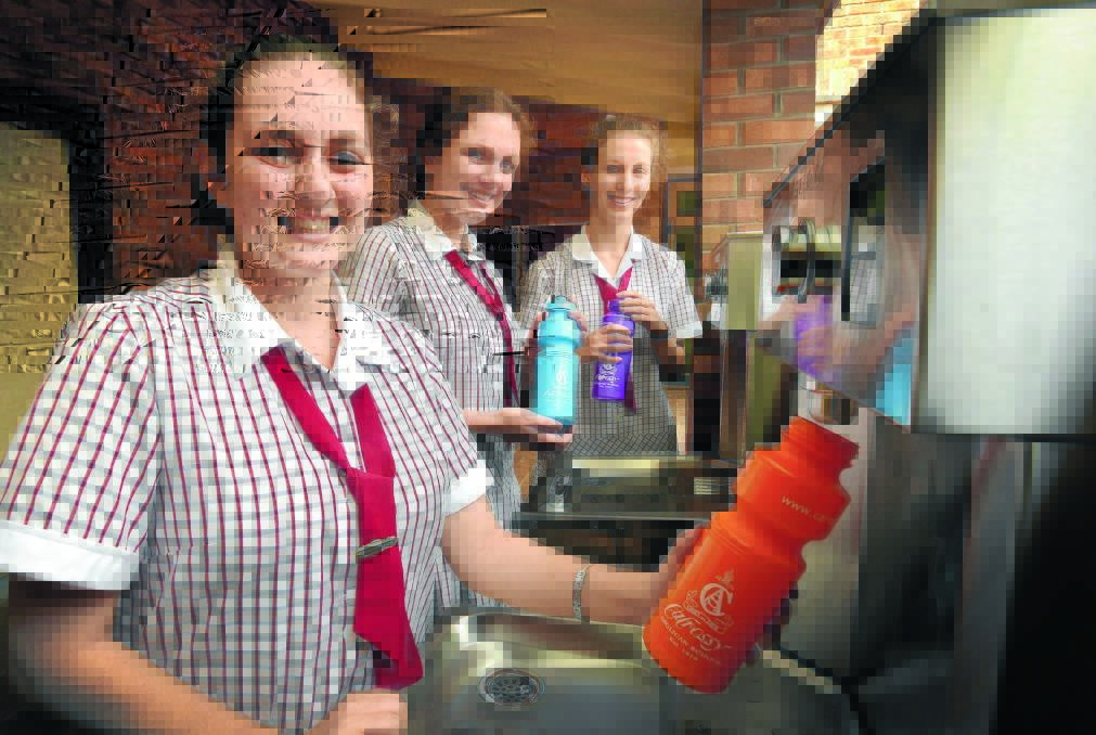 FRESH IS BEST: Libby Boxsell, Michaela Beavan and Sian Thomasson test out the new water refill stations. Photo: Geoff O’Neill 280116GOC01