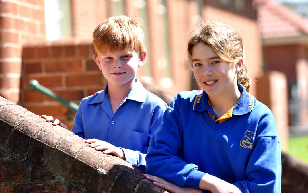 FINAL COUNTDOWN: Jack Turner and Anastasia Smyth from Tamworth Public School are off to Sydney next week for the state spelling bee final. Photo: Geoff O’Neill 150915GOB01