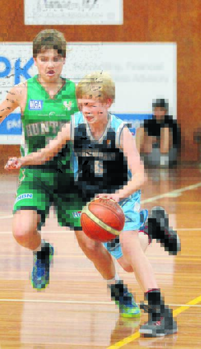 Rowan Meyers on the attack for the Thunderbolts during their Country Championships clash with Newcastle Hunters. Photo: Tamworth Basketball 