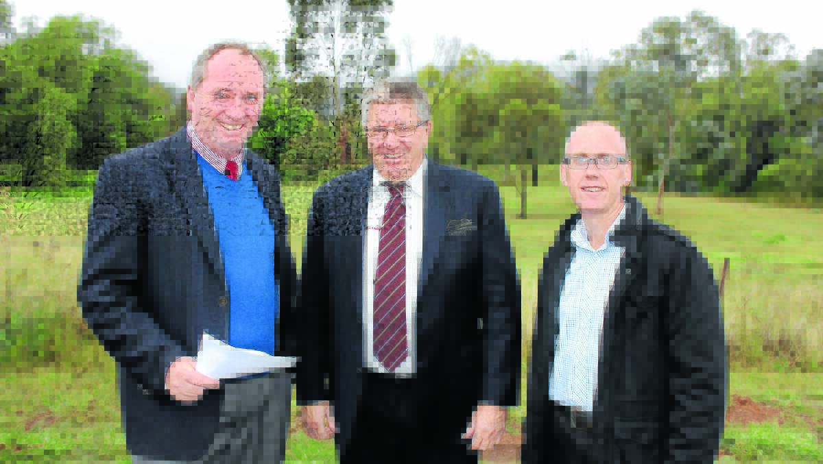 SAFETY FIRST: Member for New England Barnaby Joyce, Tamworth Regional Council mayor Col Murray and council’s operations manager Murray Russell at yesterday’s announcement of Black Spot funding for Daruka Rd.