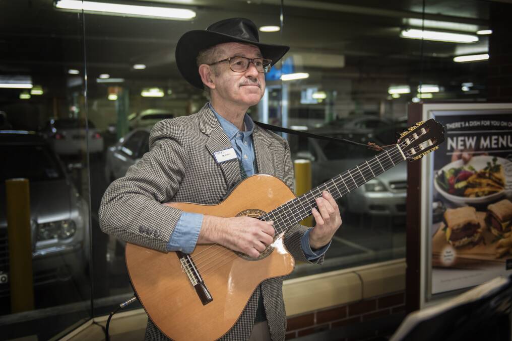 PERFORMER:  Murray Mandel stopped by in Tamworth to raise money for Lifeline recently. He is on a three-year tour around the nation.