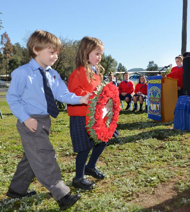 COMMEMORATION: Zavier Oliphant and Ruby Hunt from Moonbi Public School lay the wreath on the 101st anniversary of the Battle of Lone Pine. Photo:Barry Smith 090816BSA32