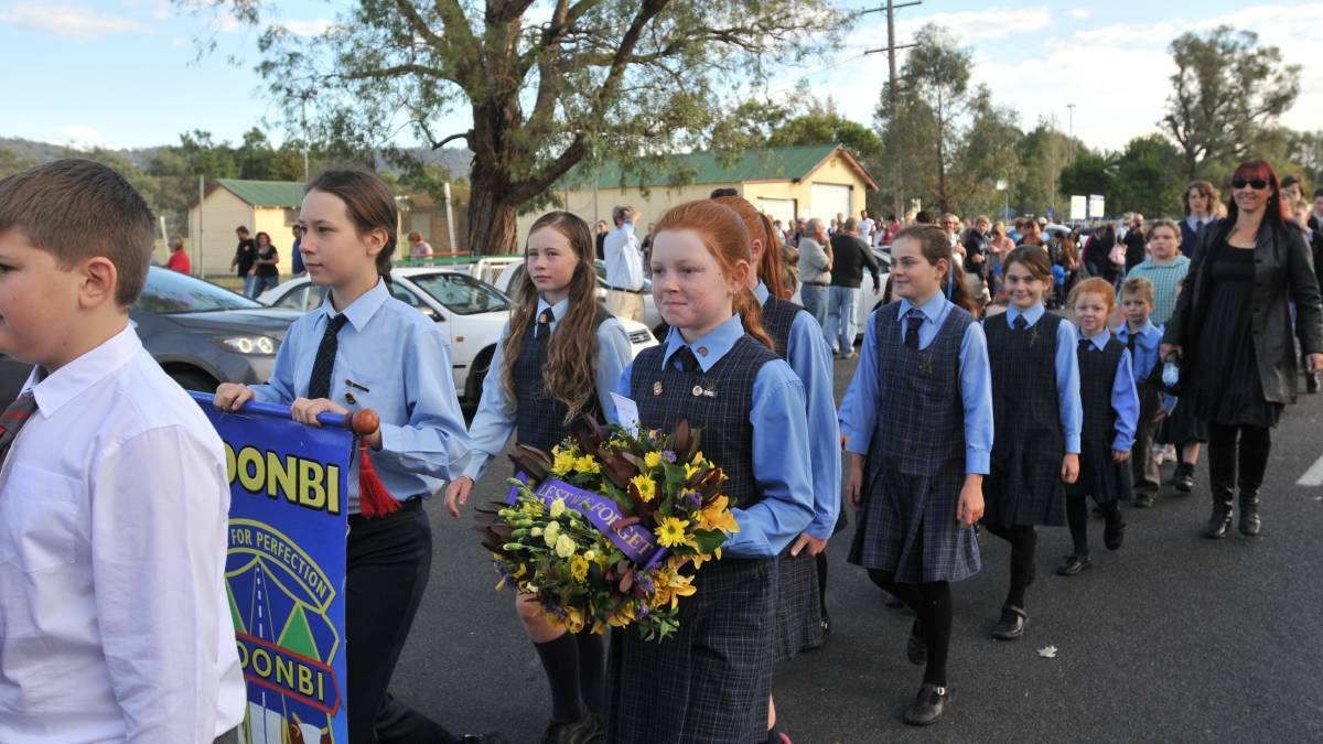 New England Anzac Day Service Guide 2017
