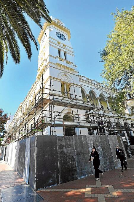REPAIR AND REJUVeNATE: Tamworth’s Post Office is about to undergo a facelift.  Photo: Barry Smith 140512BSD04