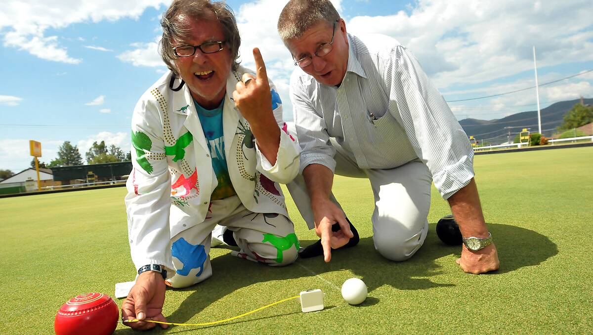 NO CHEATING: Bushwhacker Dobe Newton, left, and Tamworth mayor Col Murray are all geared up for today’s charity bowls day. Photo: Geoff O’Neill 170113GOE01
