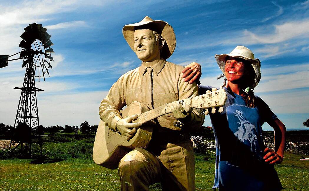 THE ARTIST AND THE ARTIST: Sculptor Tanya Bartlett with the working model of her latest design, Slim Dusty, for a new country music streetscape creation of Slim and wife Joy McKean set for Tamworth in January.  Photo:  Peter Stoop Newcastle Herald
