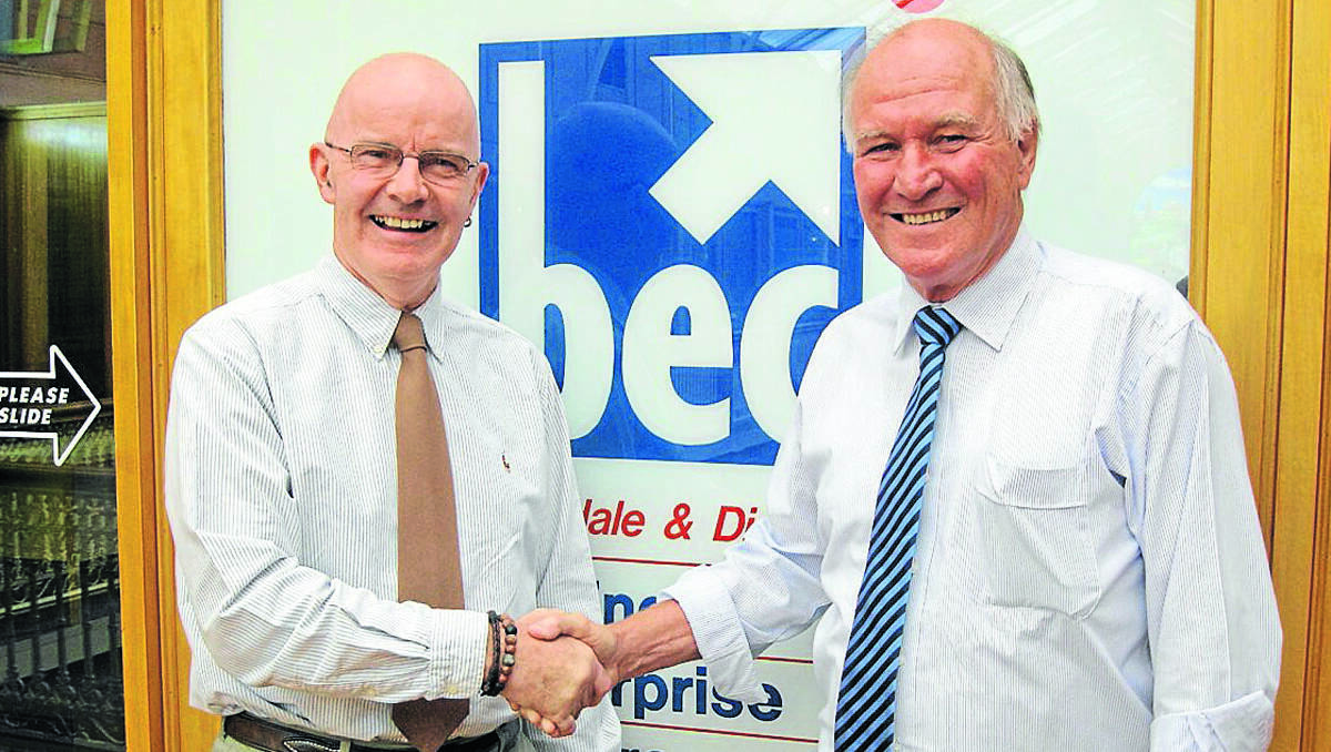 THANK YOU: New England Business Enterprise Centre David Henderson, left, with member for New England Tony Windsor after the announcement of a $200,000 grant for the centre.