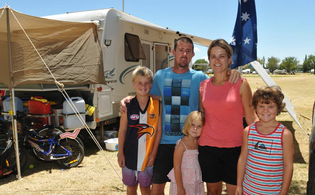 STAYING PUT: The Finlays from Western Australia – Jeremy and Raelene with children from left Luke, 12, Lily, 6 and Liam,9 – are going to call Tamworth home, for the short term at least. Photo:  Geoff O'Neill 170114GOA01