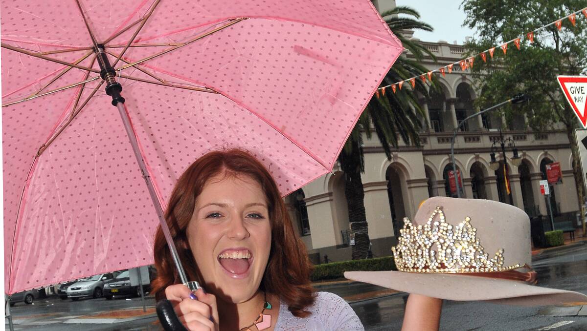 TAMWORTH ROYALTY: The rain didn’t dampen the start of Sophie Dewhurst’s  reign as the  2013 Country Music Queen yesterday. Photo: Geoff O’Neill 280113GOF001 